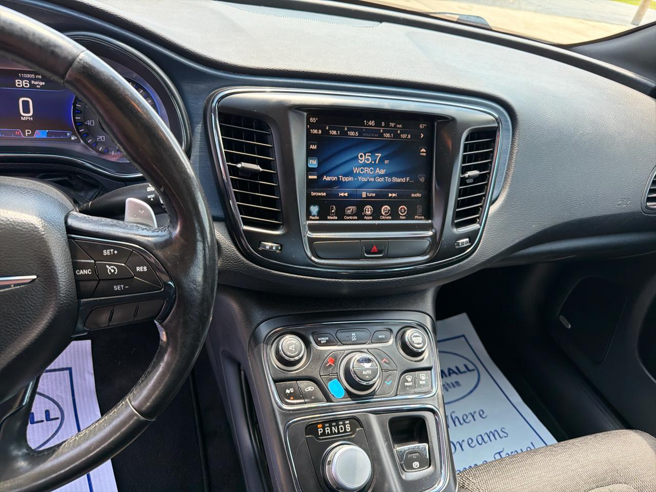 Chrysler 200 4dr Sdn S AWD 2016