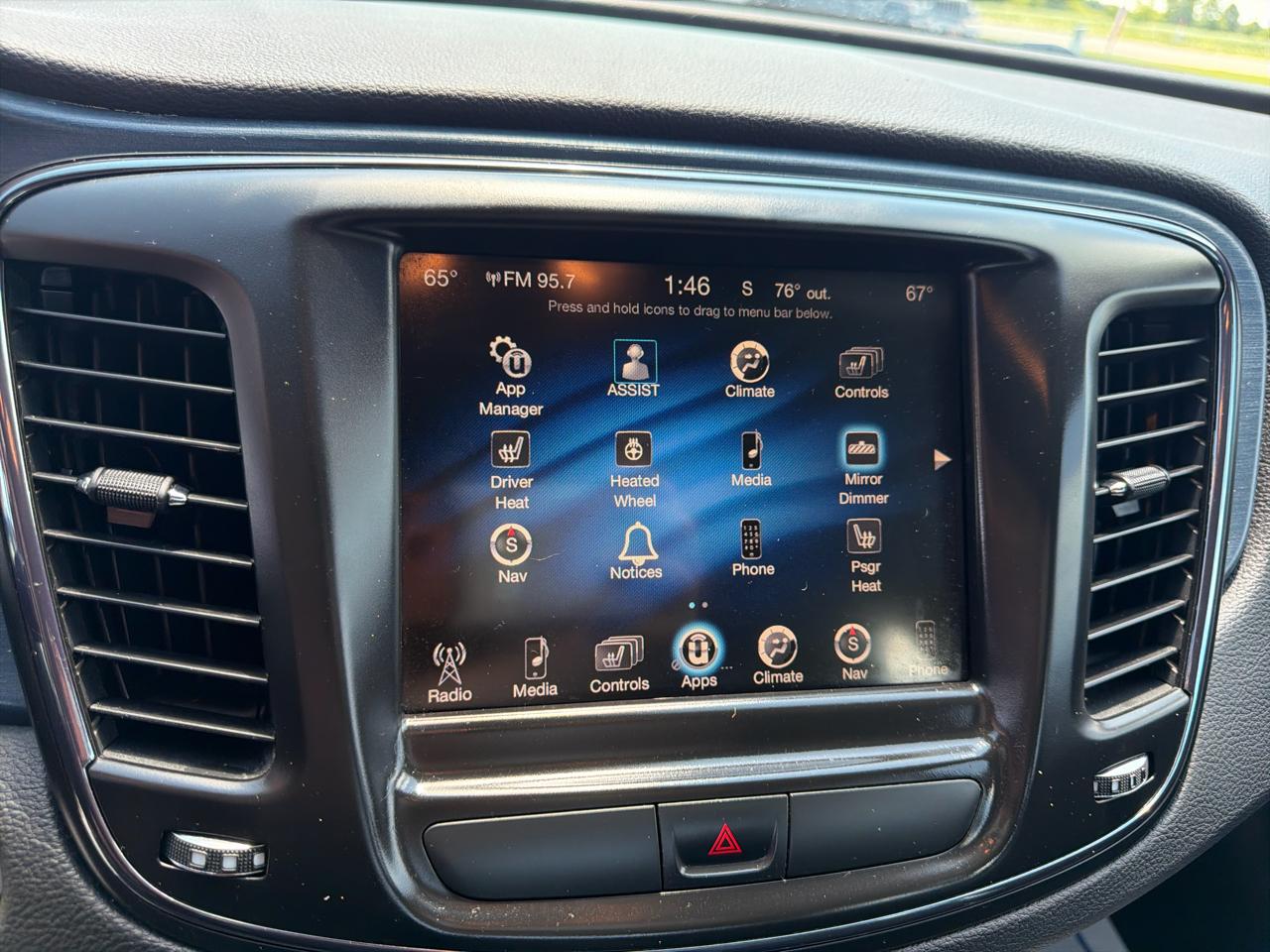 Chrysler 200 4dr Sdn S AWD 2016