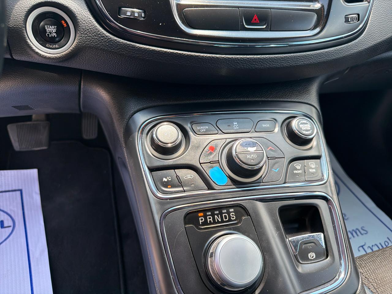 Chrysler 200 4dr Sdn S AWD 2016