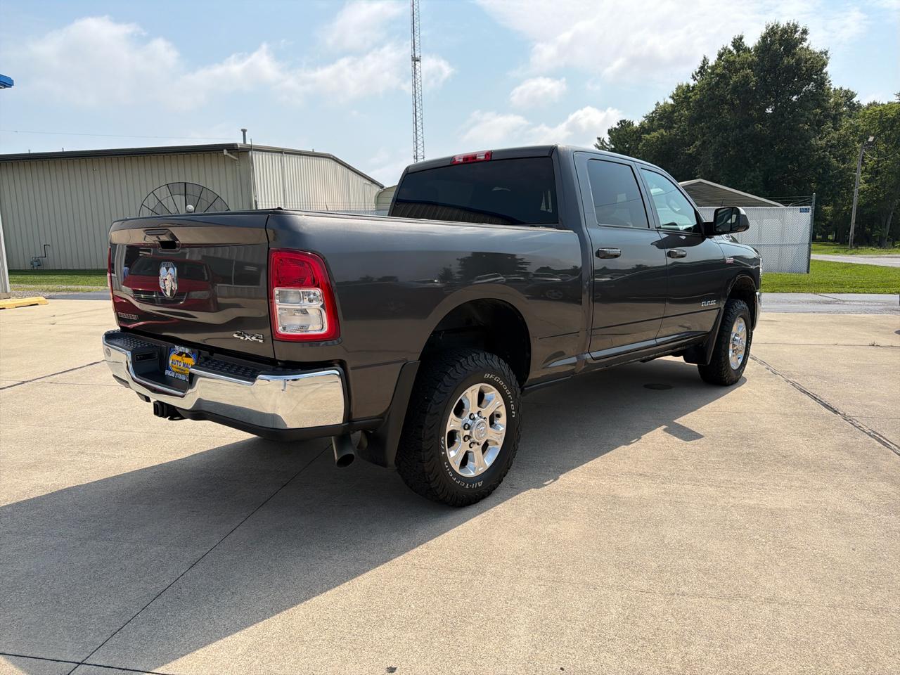 RAM 2500 Big Horn 4x4 Crew Cab 6'4" Box 2022