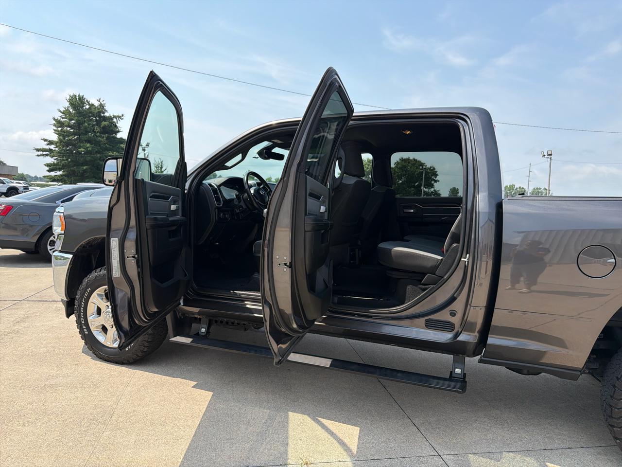 RAM 2500 Big Horn 4x4 Crew Cab 6'4" Box 2022