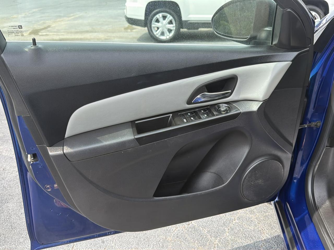 Chevrolet Cruze 4dr Sdn LS 2012