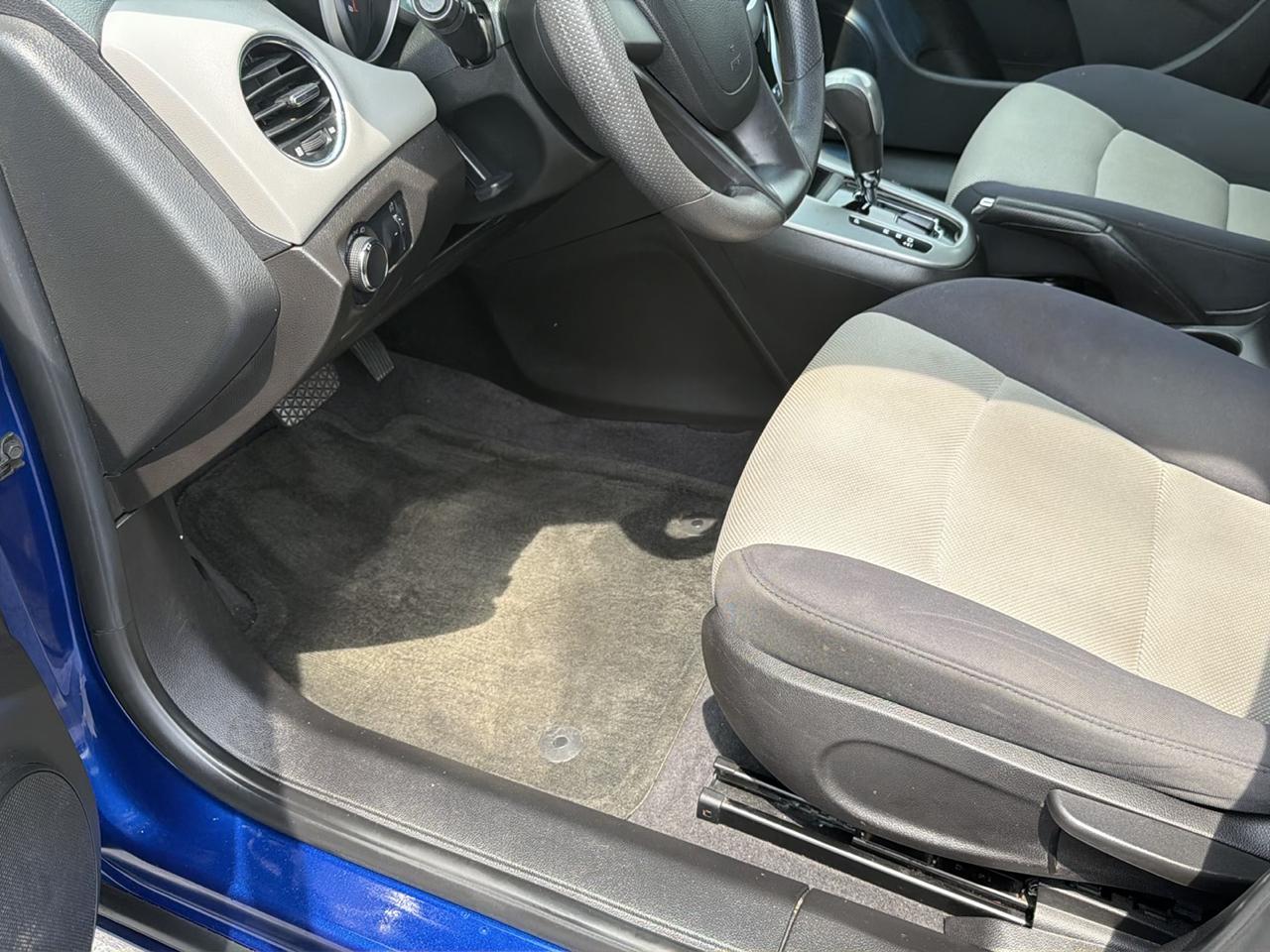 Chevrolet Cruze 4dr Sdn LS 2012