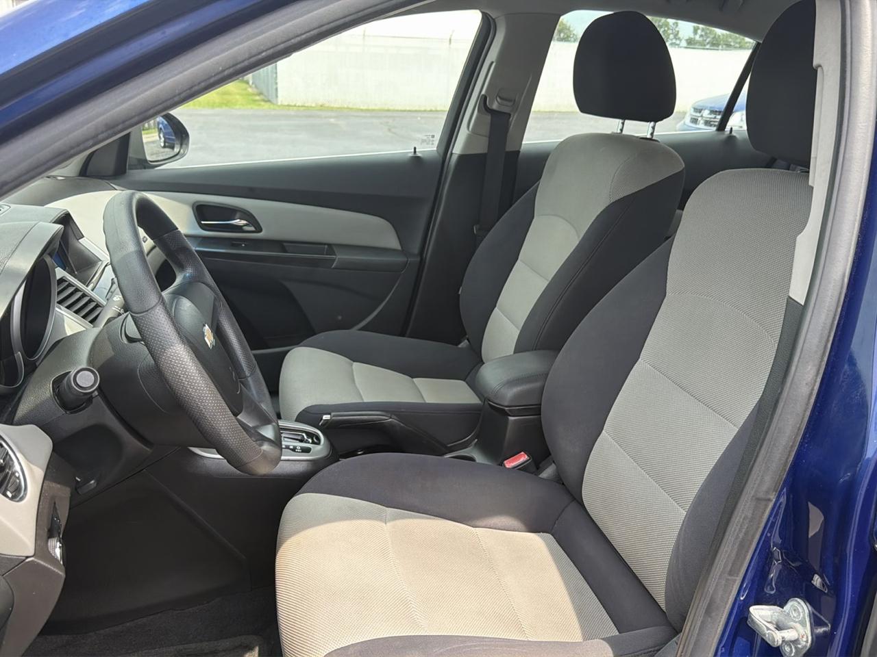 Chevrolet Cruze 4dr Sdn LS 2012