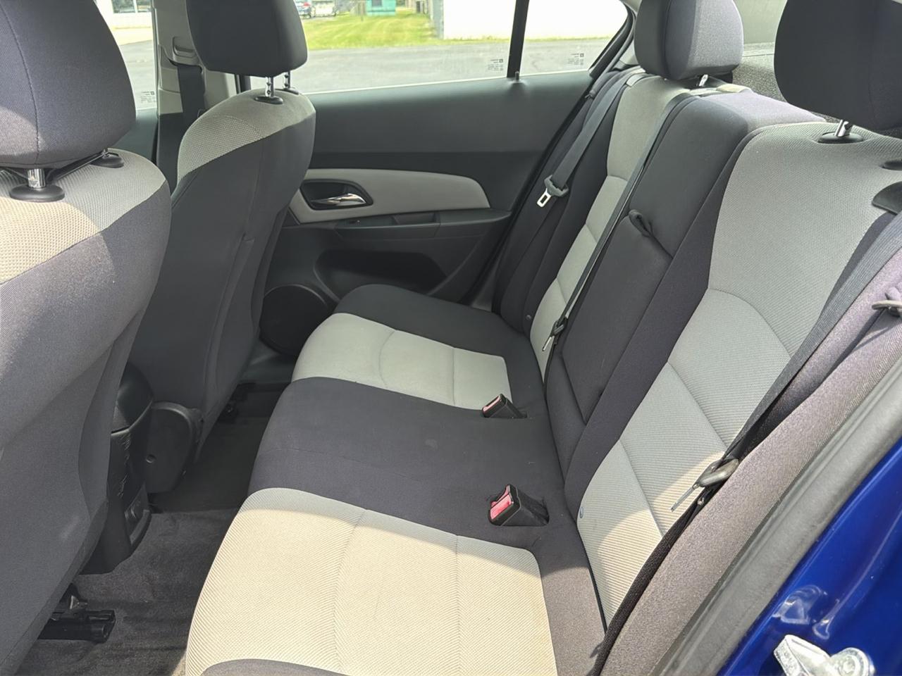 Chevrolet Cruze 4dr Sdn LS 2012