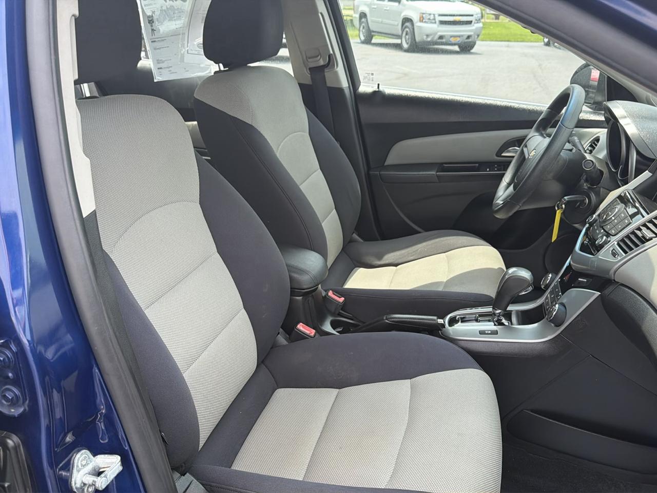 Chevrolet Cruze 4dr Sdn LS 2012