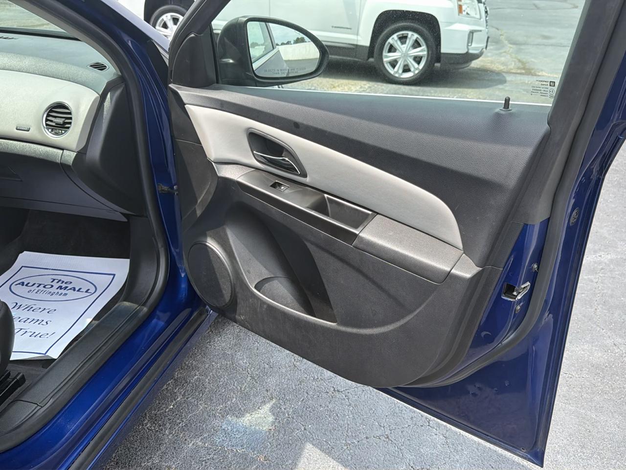 Chevrolet Cruze 4dr Sdn LS 2012