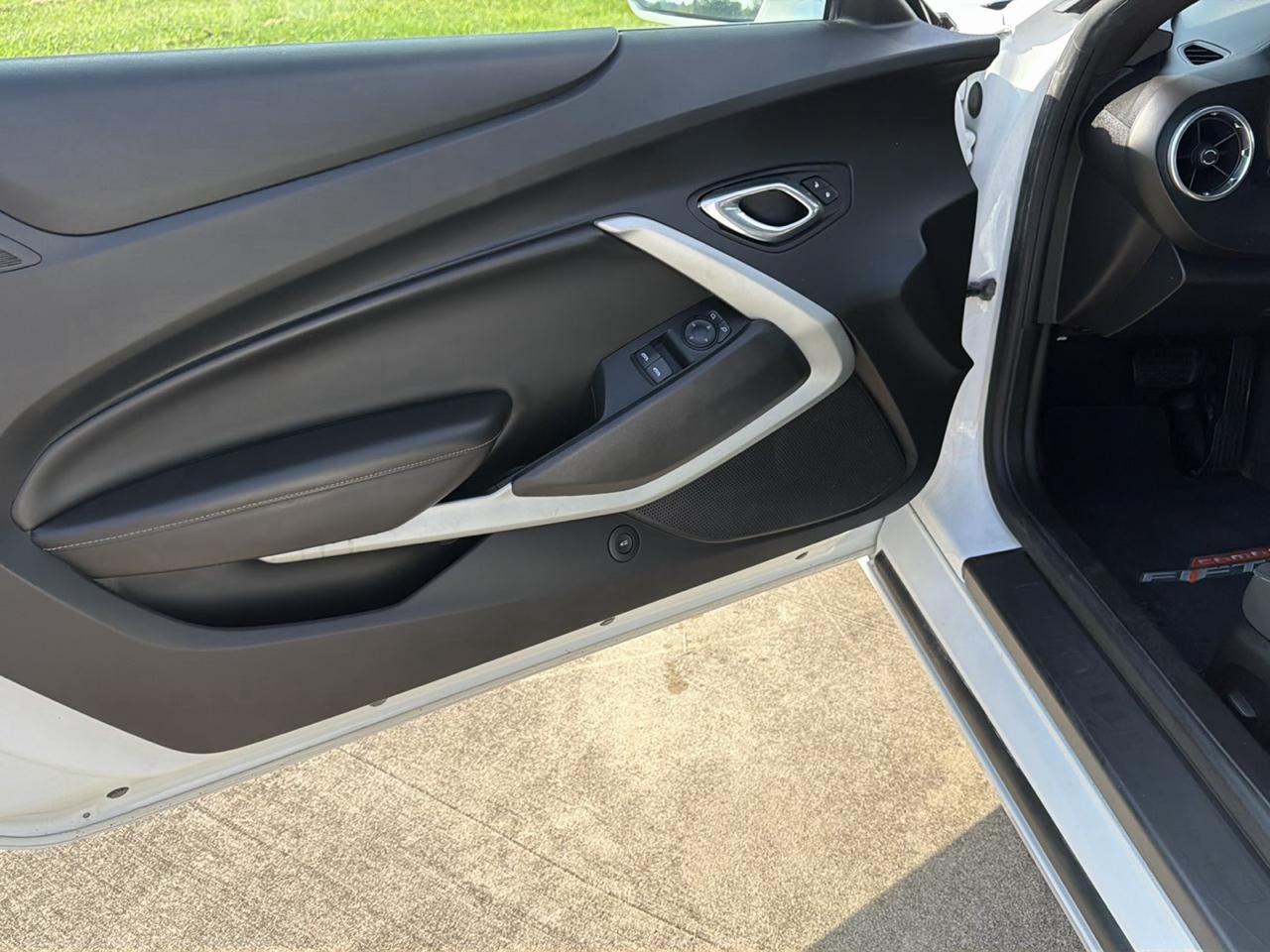 Chevrolet Camaro 2dr Cpe 1LT 2017