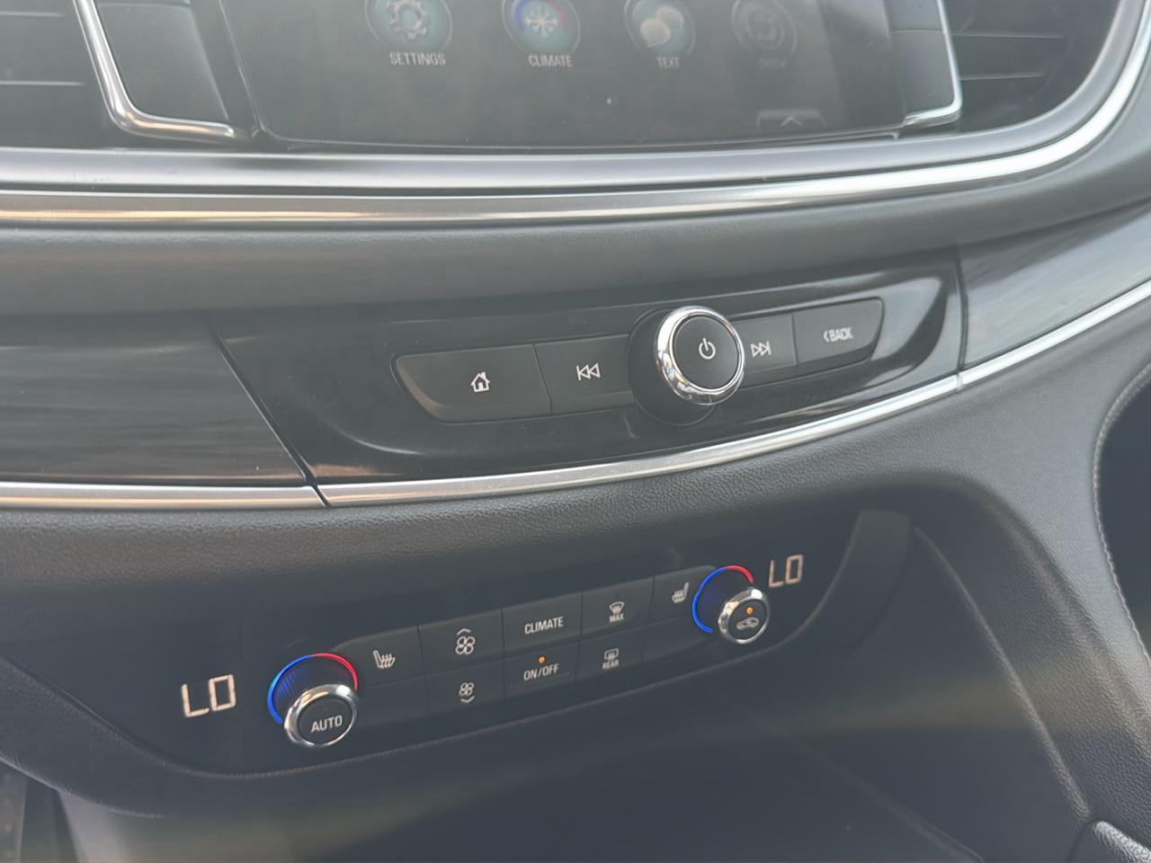 Buick Enclave FWD 4dr Essence 2019
