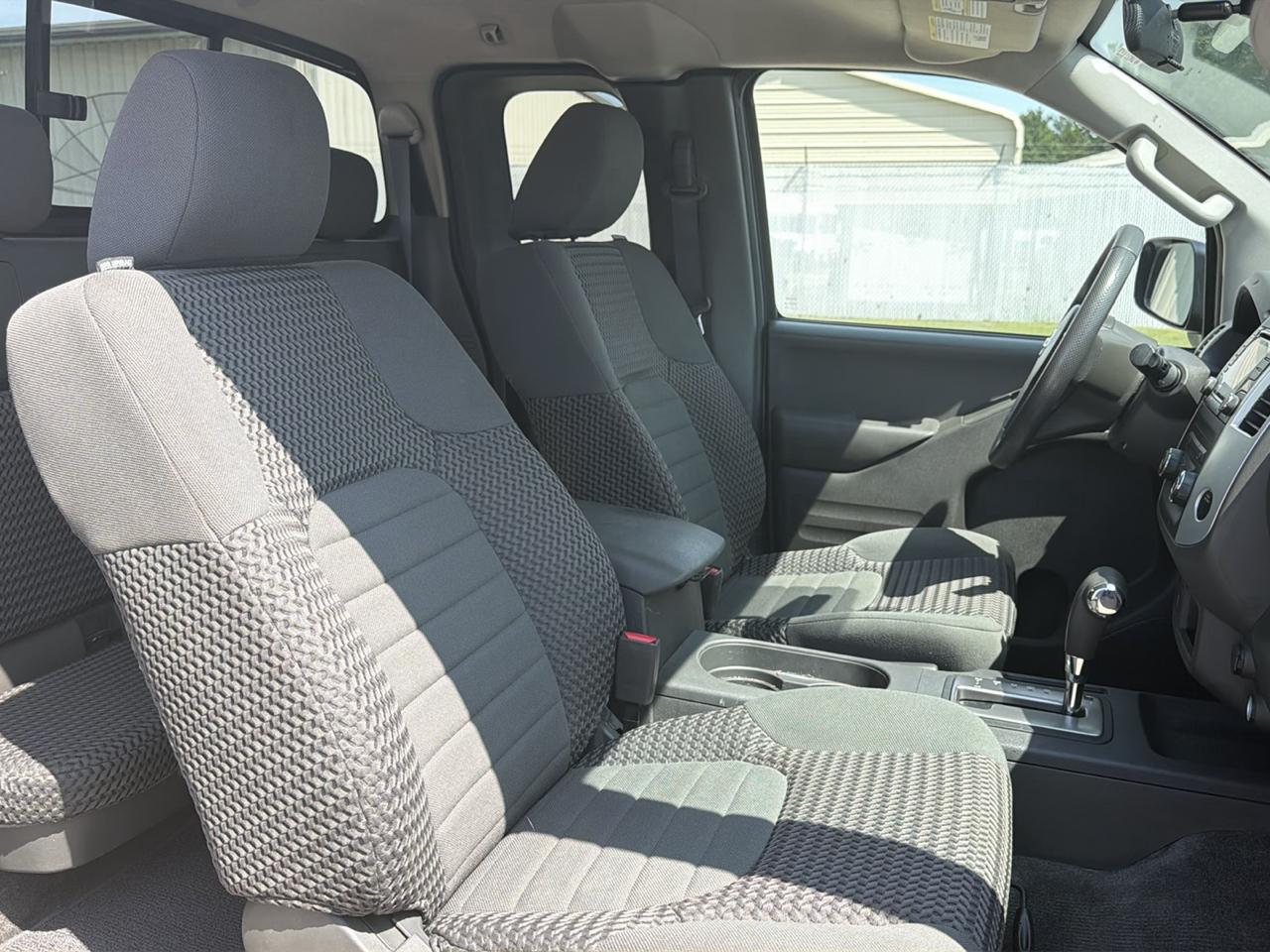 Nissan Frontier 2WD King Cab I4 Auto SV 2016