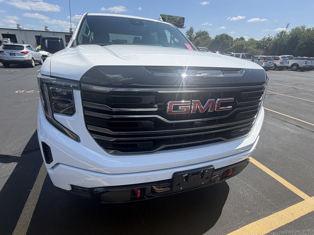 GMC Sierra 1500 4WD Crew Cab 147" AT4 2025