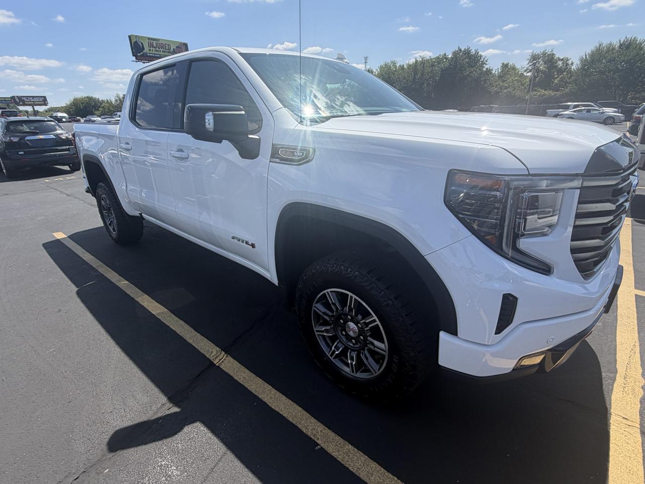 GMC Sierra 1500 4WD Crew Cab 147" AT4 2025