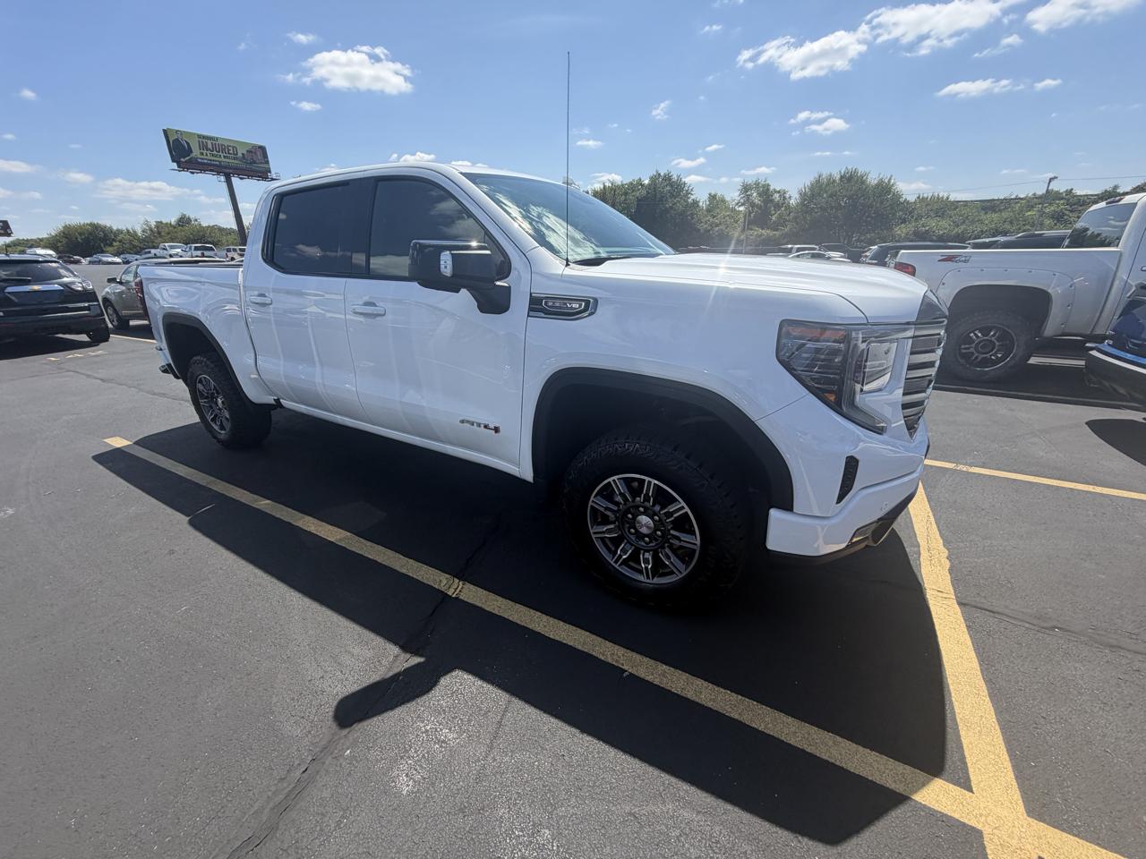GMC Sierra 1500 4WD Crew Cab 147" AT4 2025