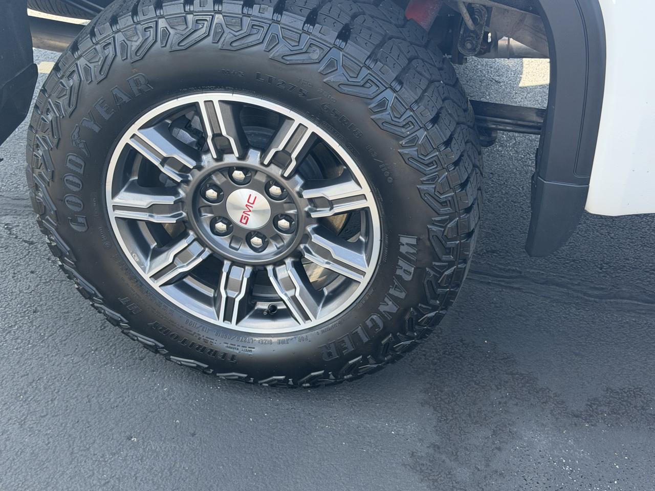 GMC Sierra 1500 4WD Crew Cab 147" AT4 2025