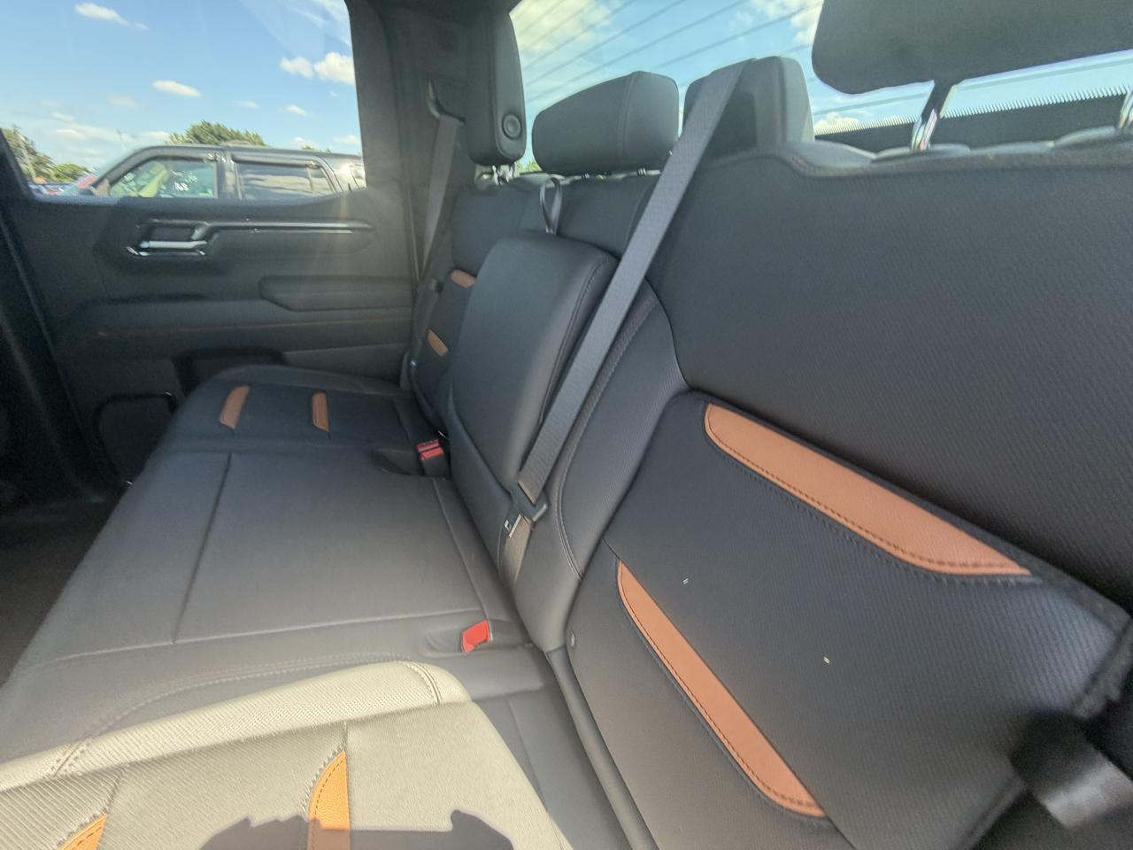 GMC Sierra 1500 4WD Crew Cab 147" AT4 2025
