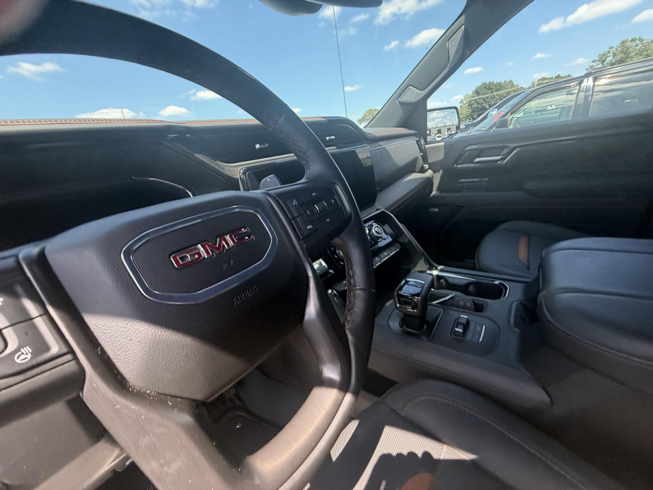 GMC Sierra 1500 4WD Crew Cab 147" AT4 2025