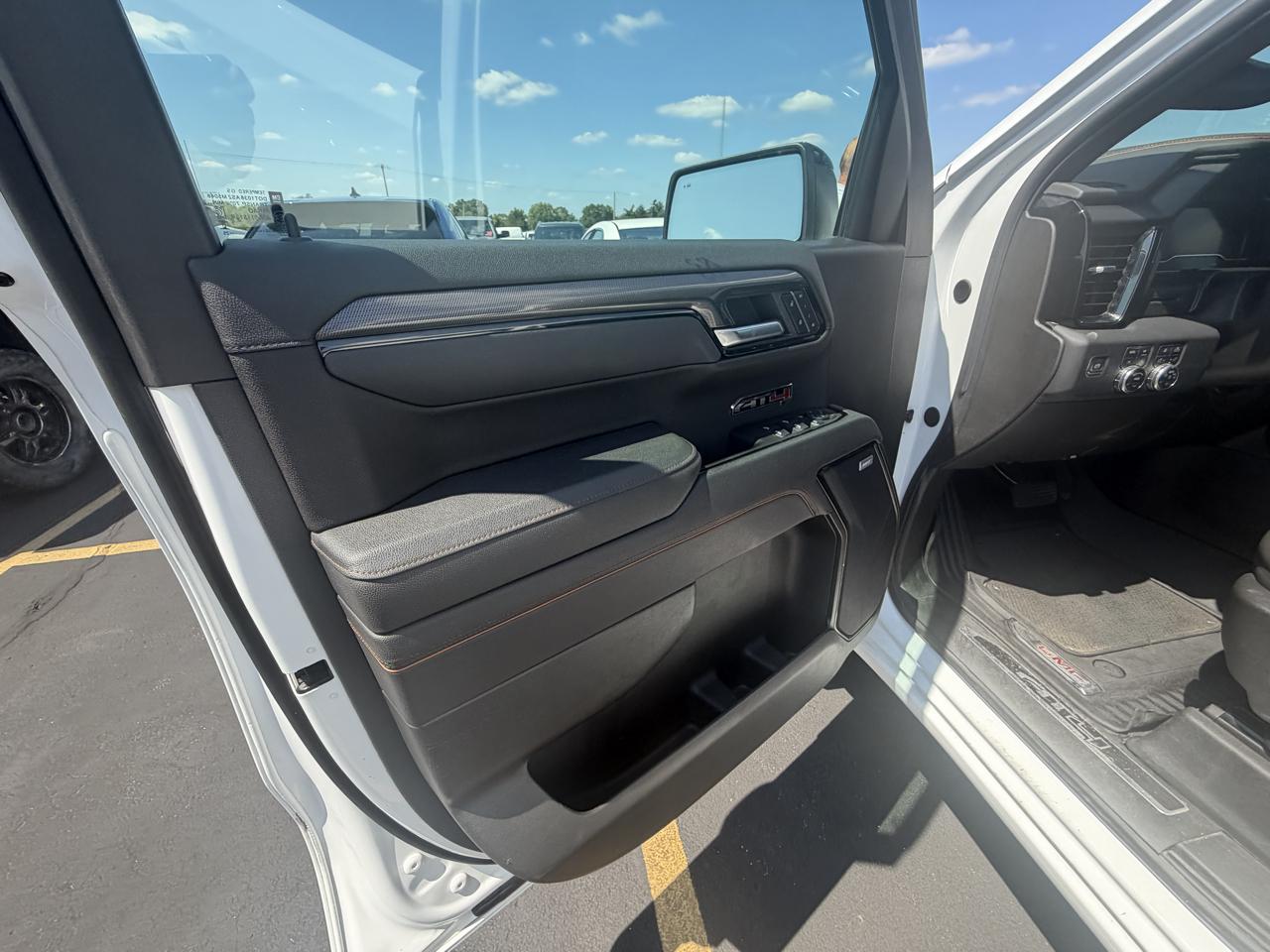 GMC Sierra 1500 4WD Crew Cab 147" AT4 2025