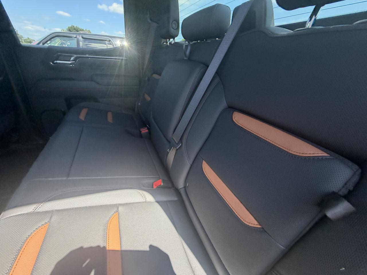 GMC Sierra 1500 4WD Crew Cab 147" AT4 2025
