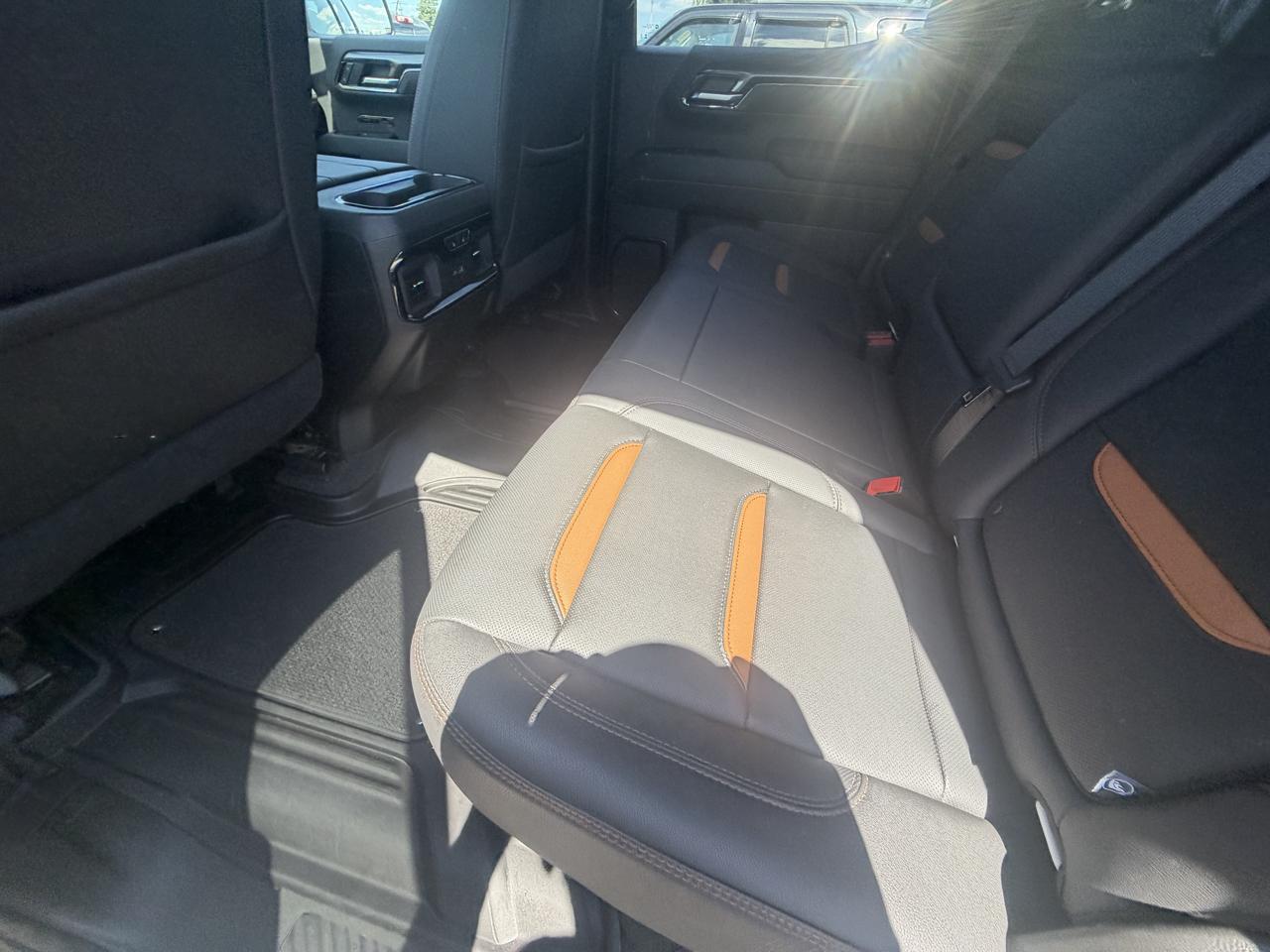 GMC Sierra 1500 4WD Crew Cab 147" AT4 2025
