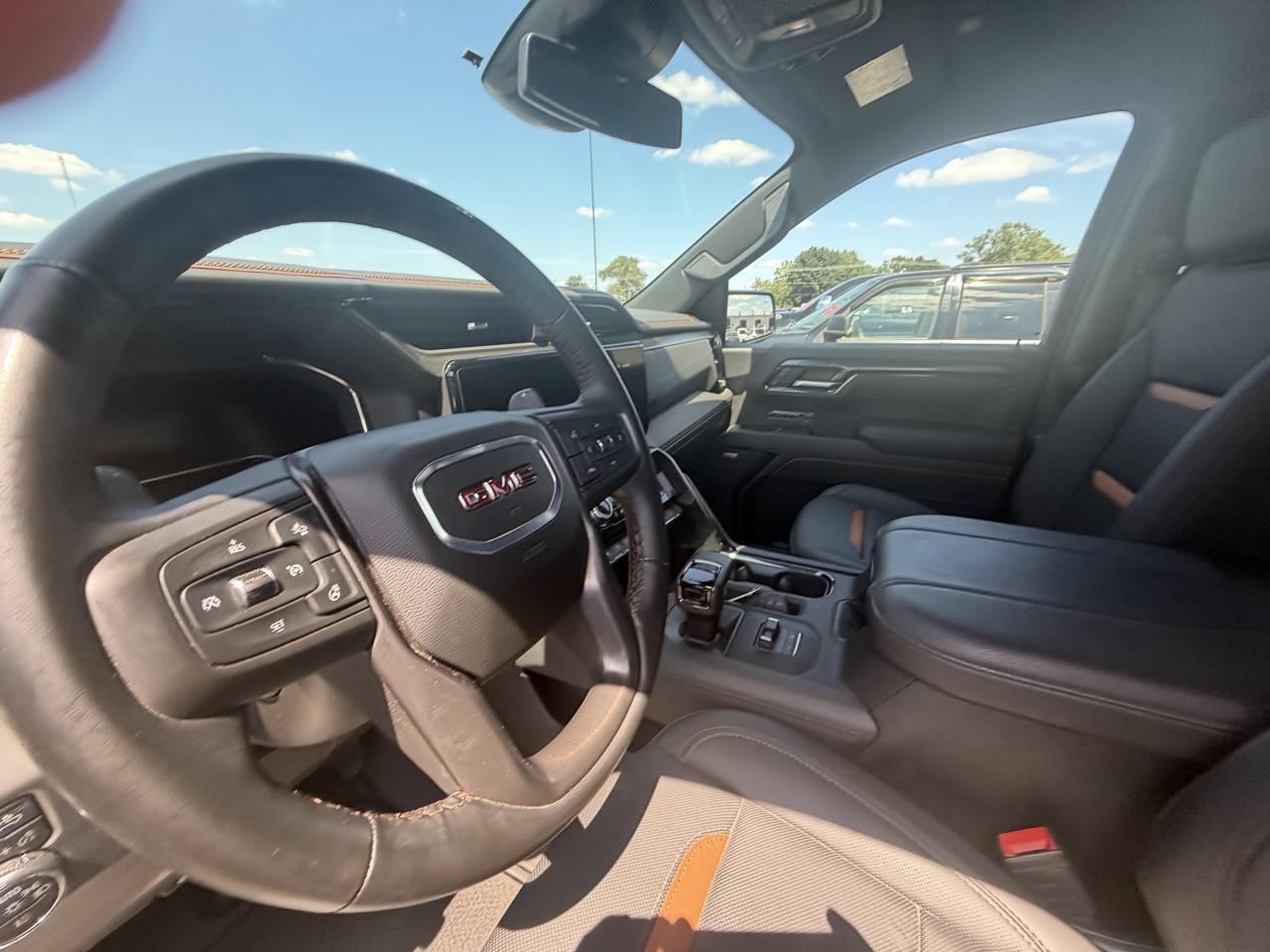 GMC Sierra 1500 4WD Crew Cab 147" AT4 2025