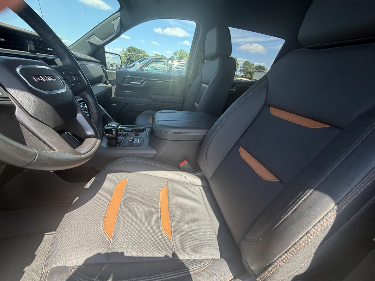 GMC Sierra 1500 4WD Crew Cab 147" AT4 2025