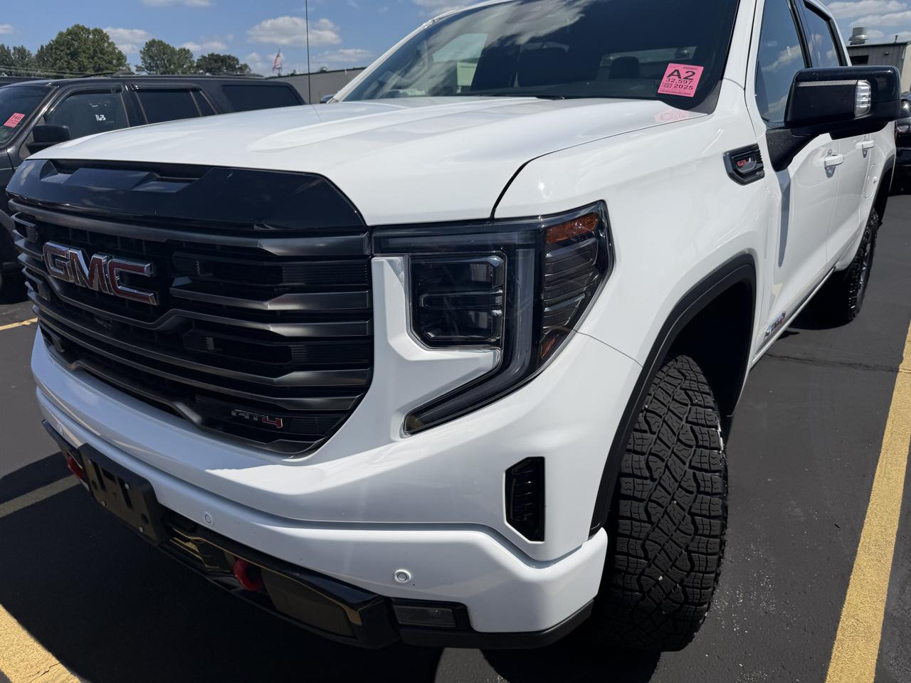 GMC Sierra 1500 4WD Crew Cab 147" AT4 2025