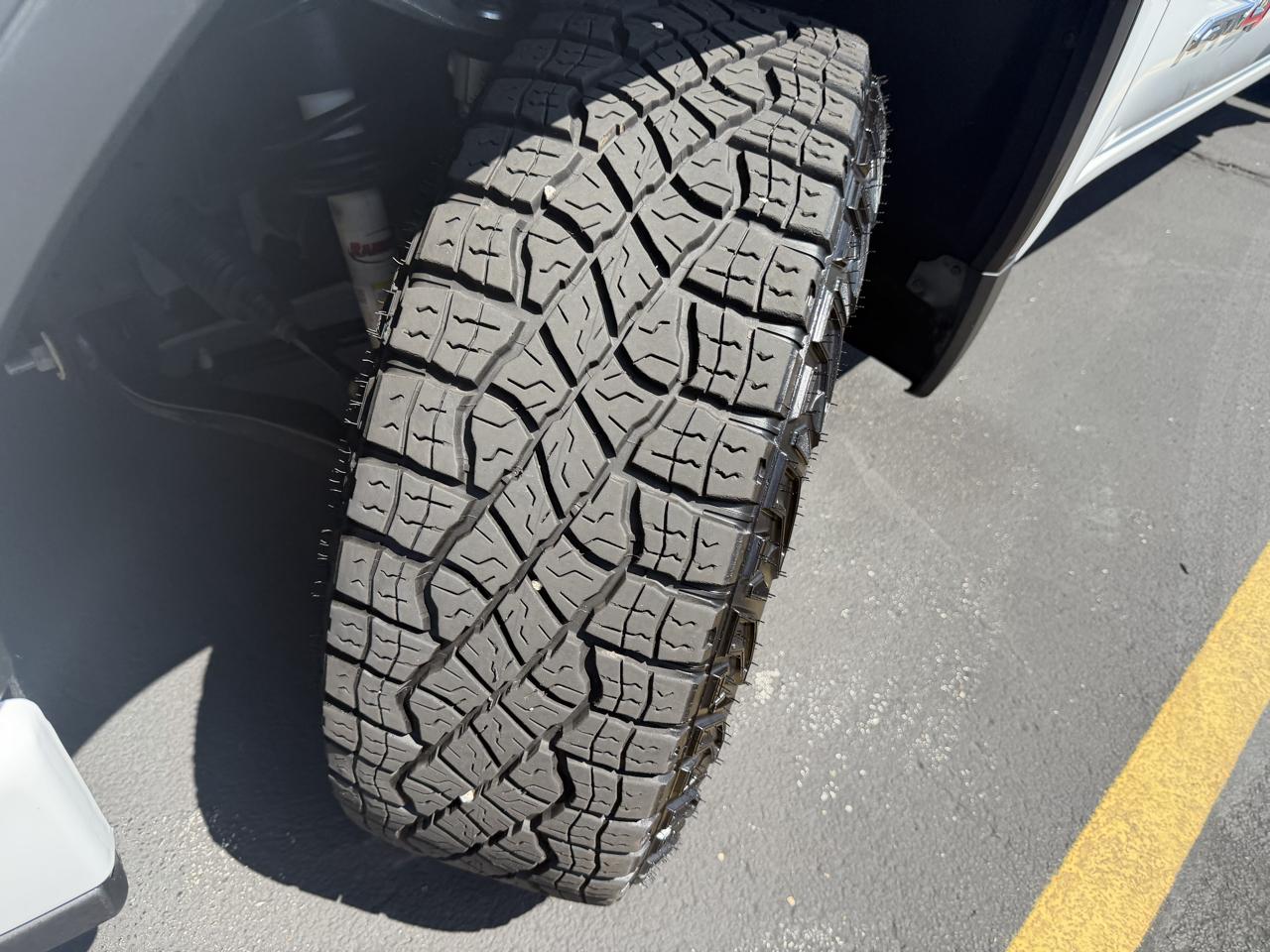 GMC Sierra 1500 4WD Crew Cab 147" AT4 2025