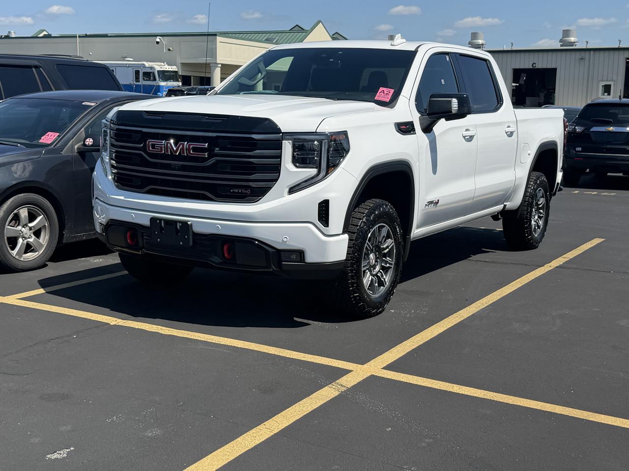 GMC Sierra 1500 4WD Crew Cab 147" AT4 2025