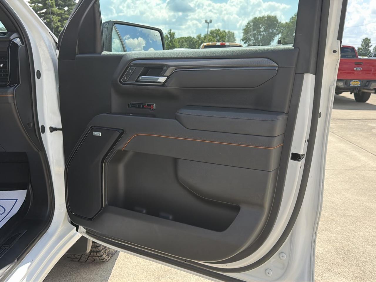 GMC Sierra 1500 4WD Crew Cab 147" AT4 2025