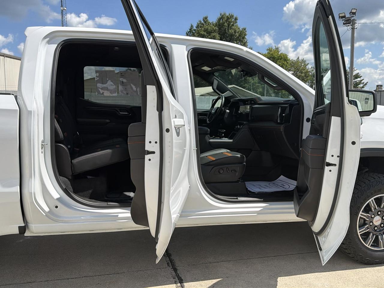 GMC Sierra 1500 4WD Crew Cab 147" AT4 2025