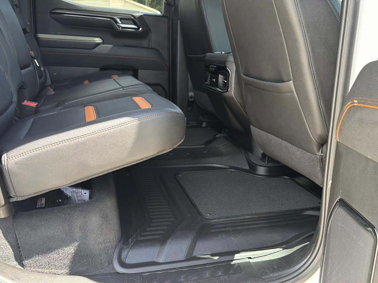 GMC Sierra 1500 4WD Crew Cab 147" AT4 2025