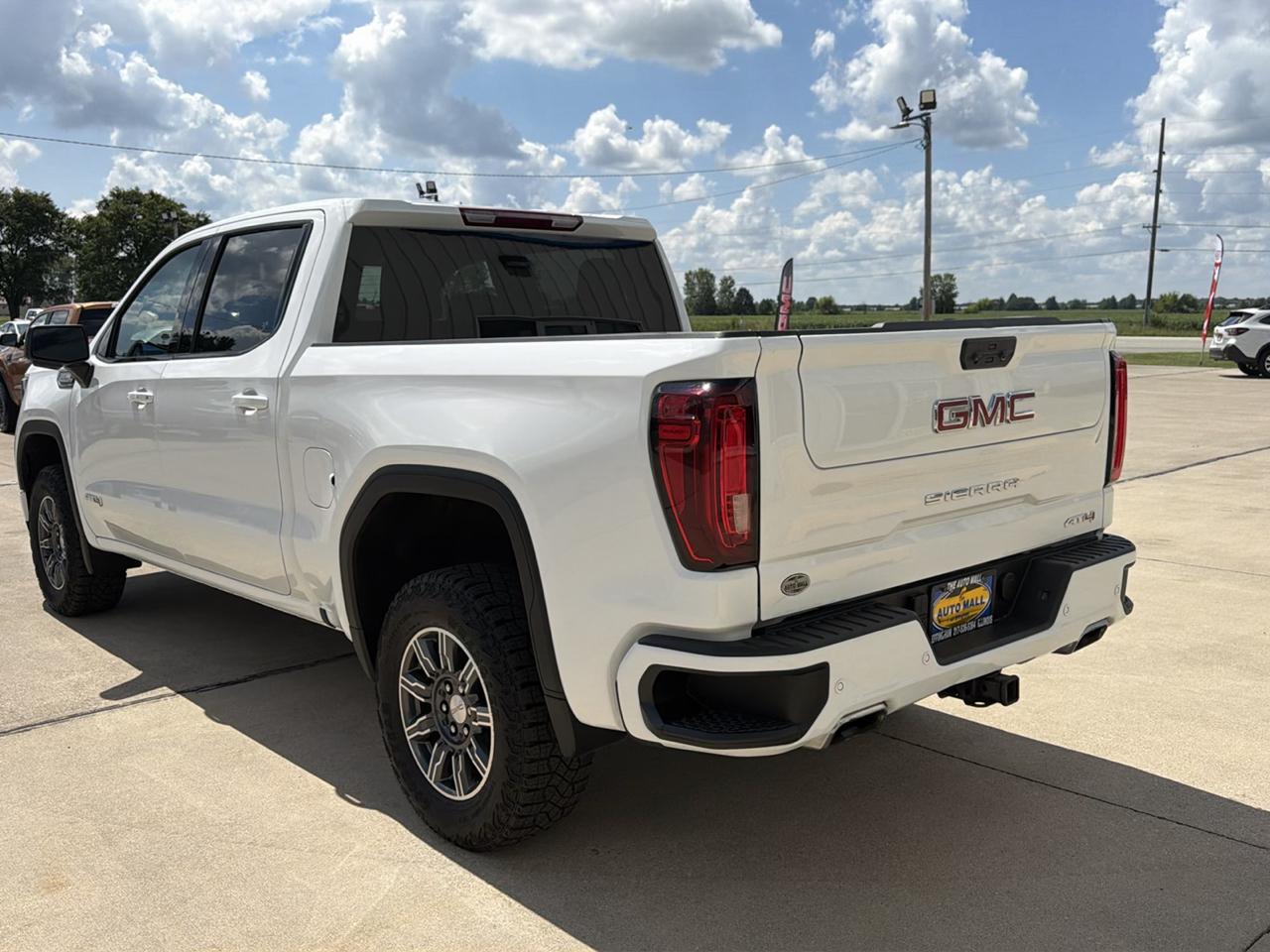 GMC Sierra 1500 4WD Crew Cab 147" AT4 2025