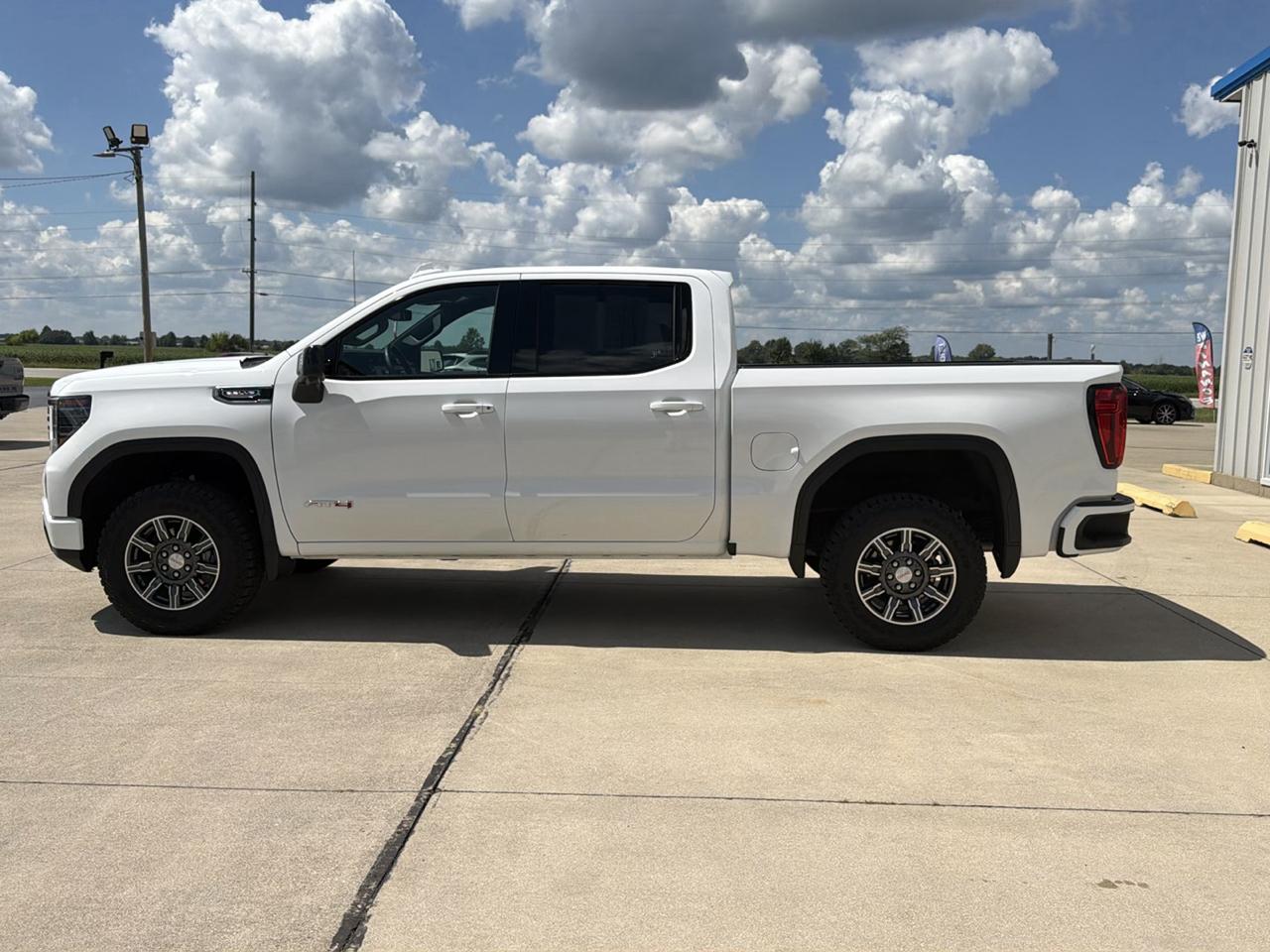 GMC Sierra 1500 4WD Crew Cab 147" AT4 2025