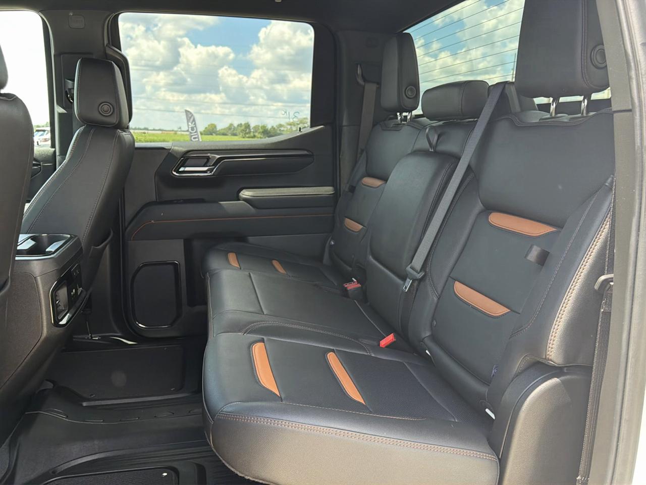 GMC Sierra 1500 4WD Crew Cab 147" AT4 2025