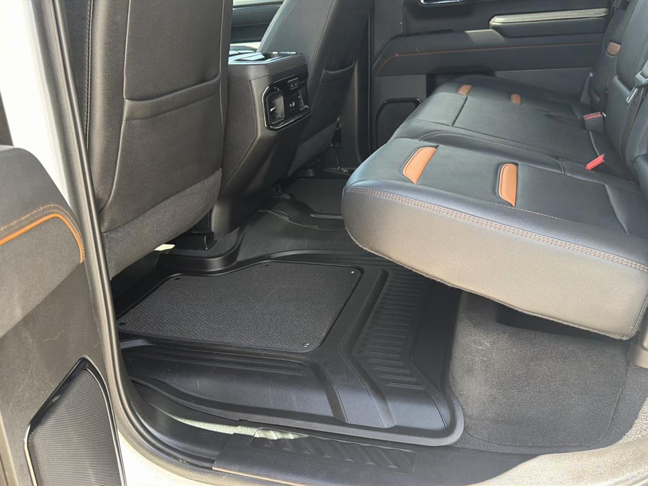 GMC Sierra 1500 4WD Crew Cab 147" AT4 2025