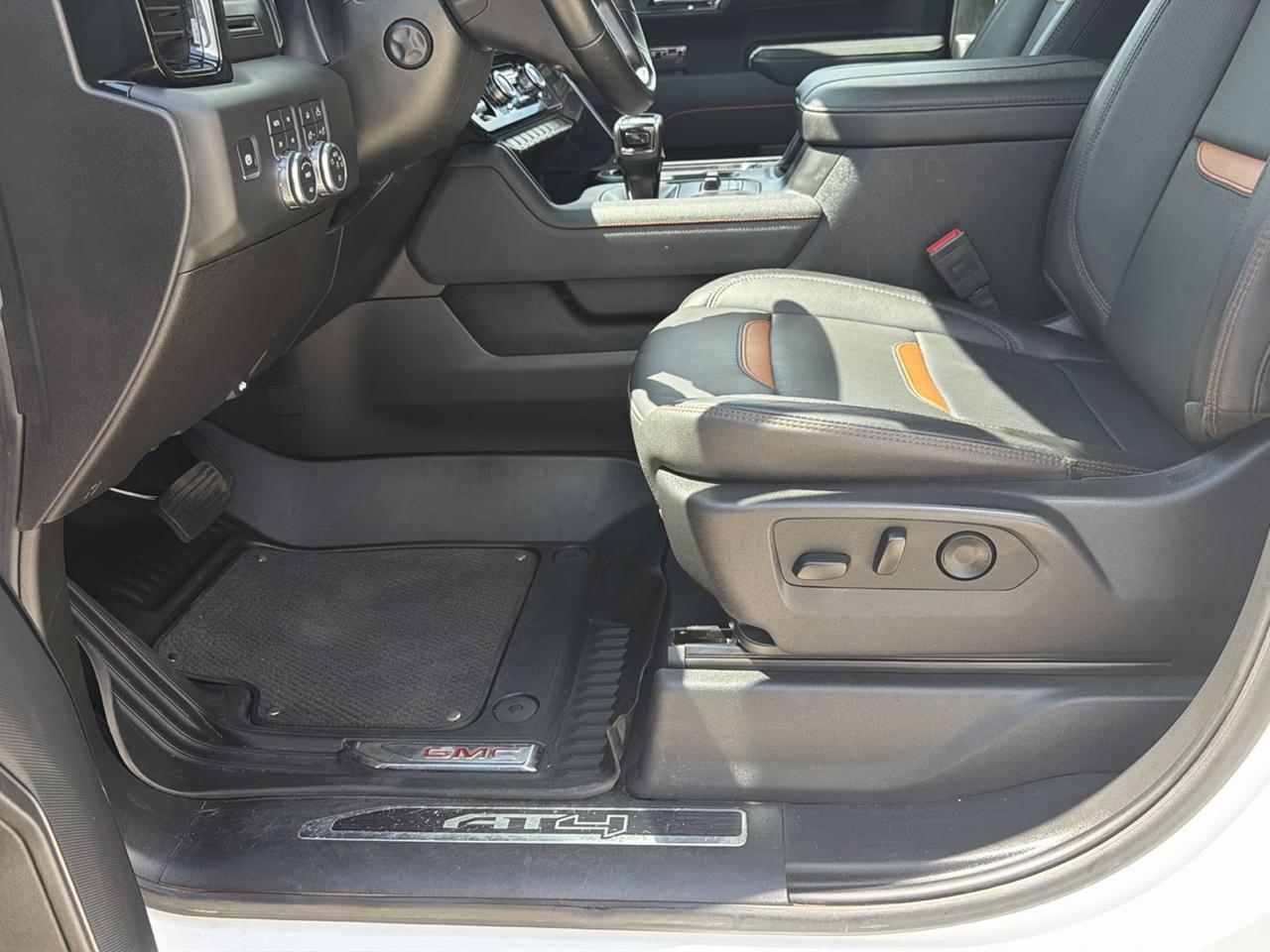 GMC Sierra 1500 4WD Crew Cab 147" AT4 2025
