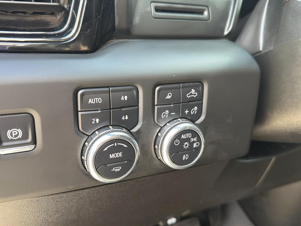 GMC Sierra 1500 4WD Crew Cab 147" AT4 2025