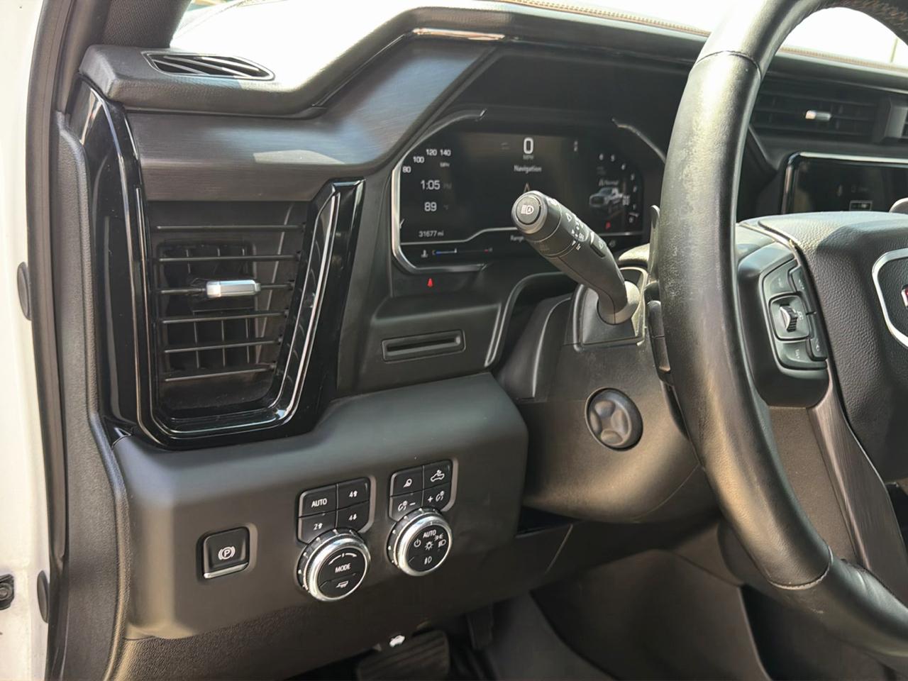 GMC Sierra 1500 4WD Crew Cab 147" AT4 2025