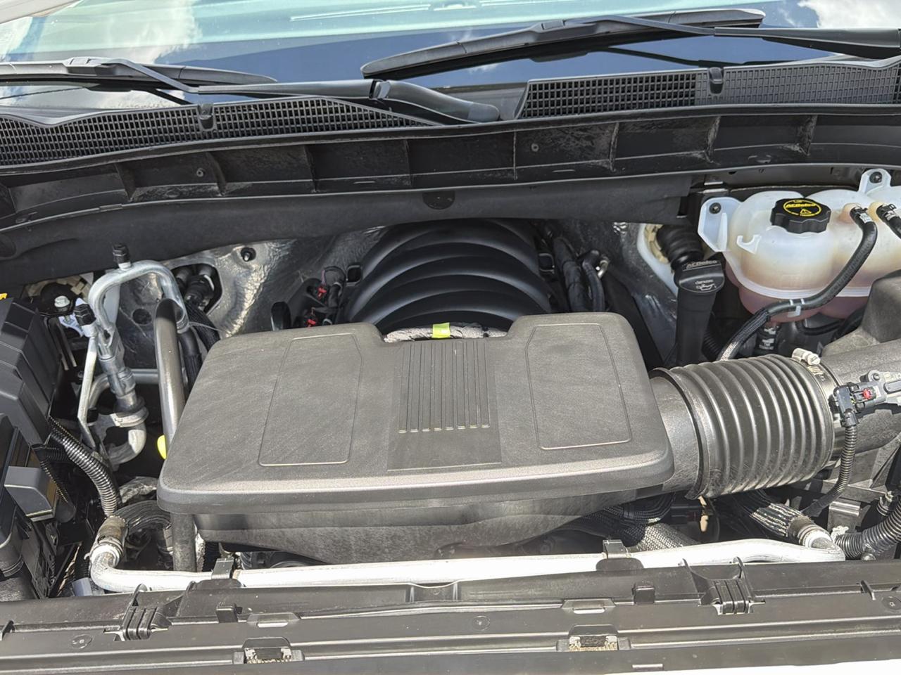 GMC Sierra 1500 4WD Crew Cab 147" AT4 2025