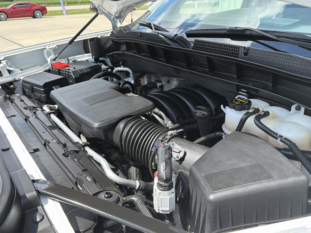 GMC Sierra 1500 4WD Crew Cab 147" AT4 2025