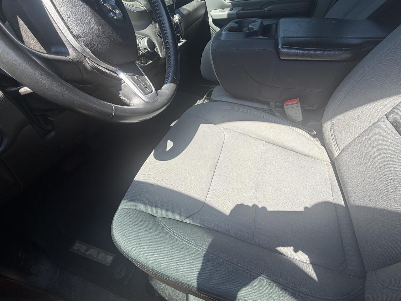 RAM 1500 Big Horn 4x4 Crew Cab 5'7" Box 2022