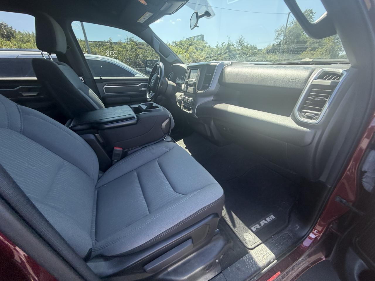 RAM 1500 Big Horn 4x4 Crew Cab 5'7" Box 2022