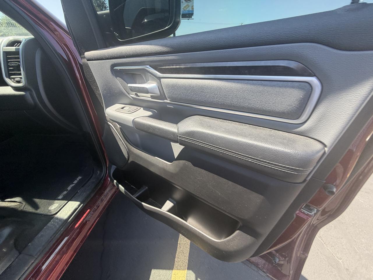 RAM 1500 Big Horn 4x4 Crew Cab 5'7" Box 2022