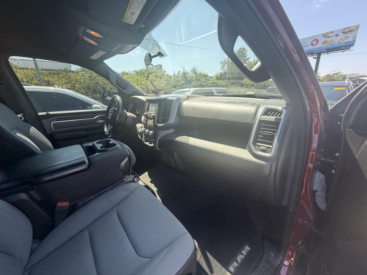 RAM 1500 Big Horn 4x4 Crew Cab 5'7" Box 2022