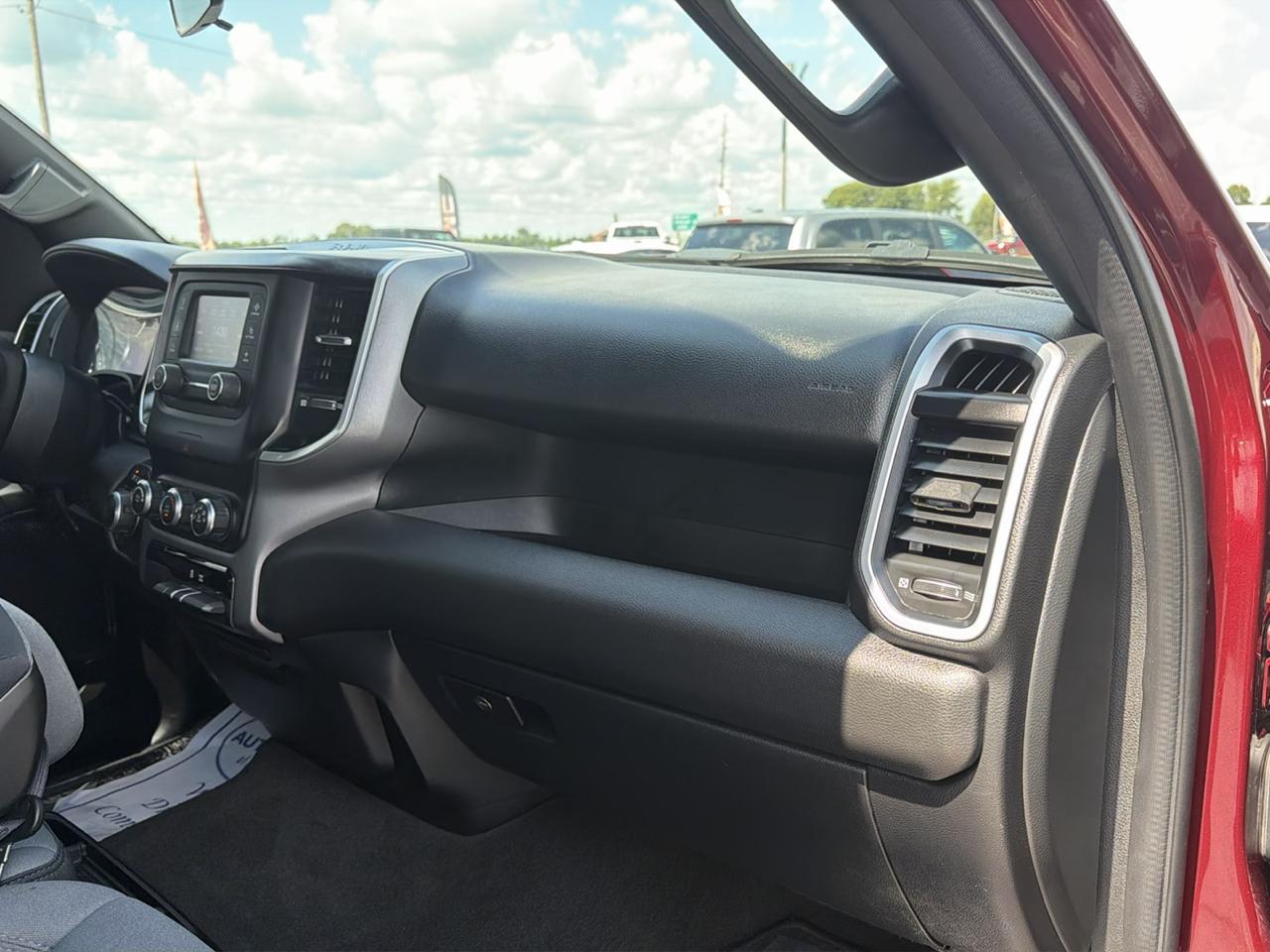 RAM 1500 Big Horn 4x4 Crew Cab 5'7" Box 2022