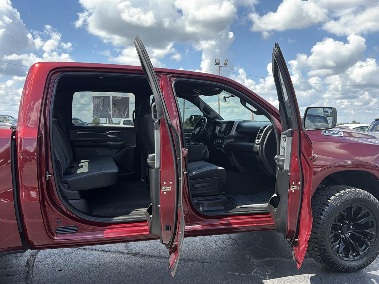 RAM 1500 Big Horn 4x4 Crew Cab 5'7" Box 2022