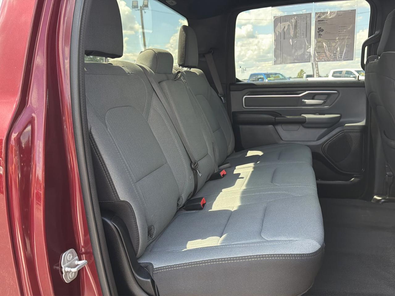 RAM 1500 Big Horn 4x4 Crew Cab 5'7" Box 2022
