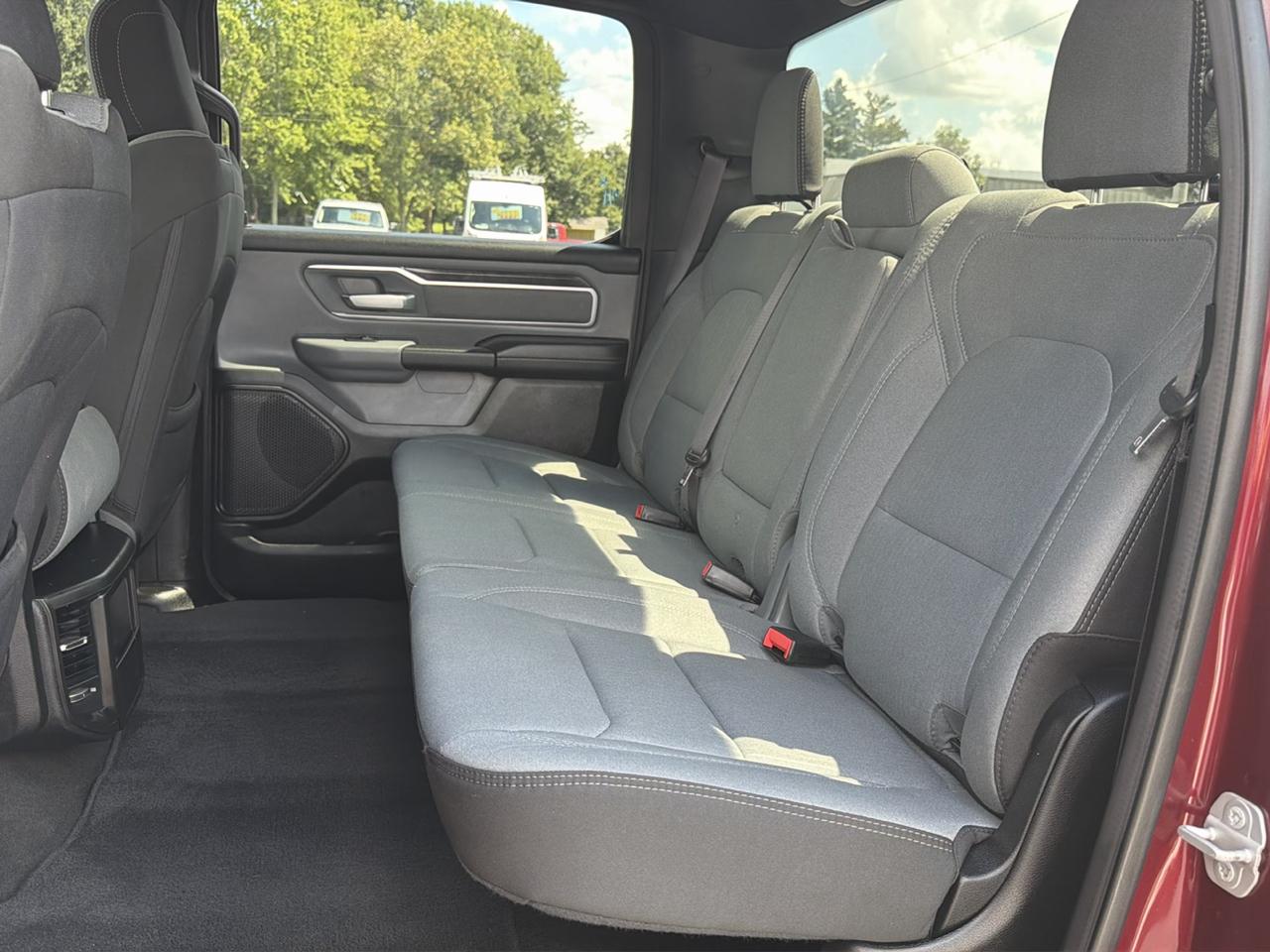 RAM 1500 Big Horn 4x4 Crew Cab 5'7" Box 2022