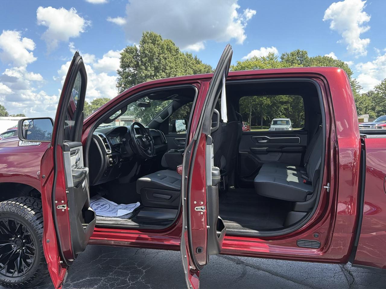 RAM 1500 Big Horn 4x4 Crew Cab 5'7" Box 2022