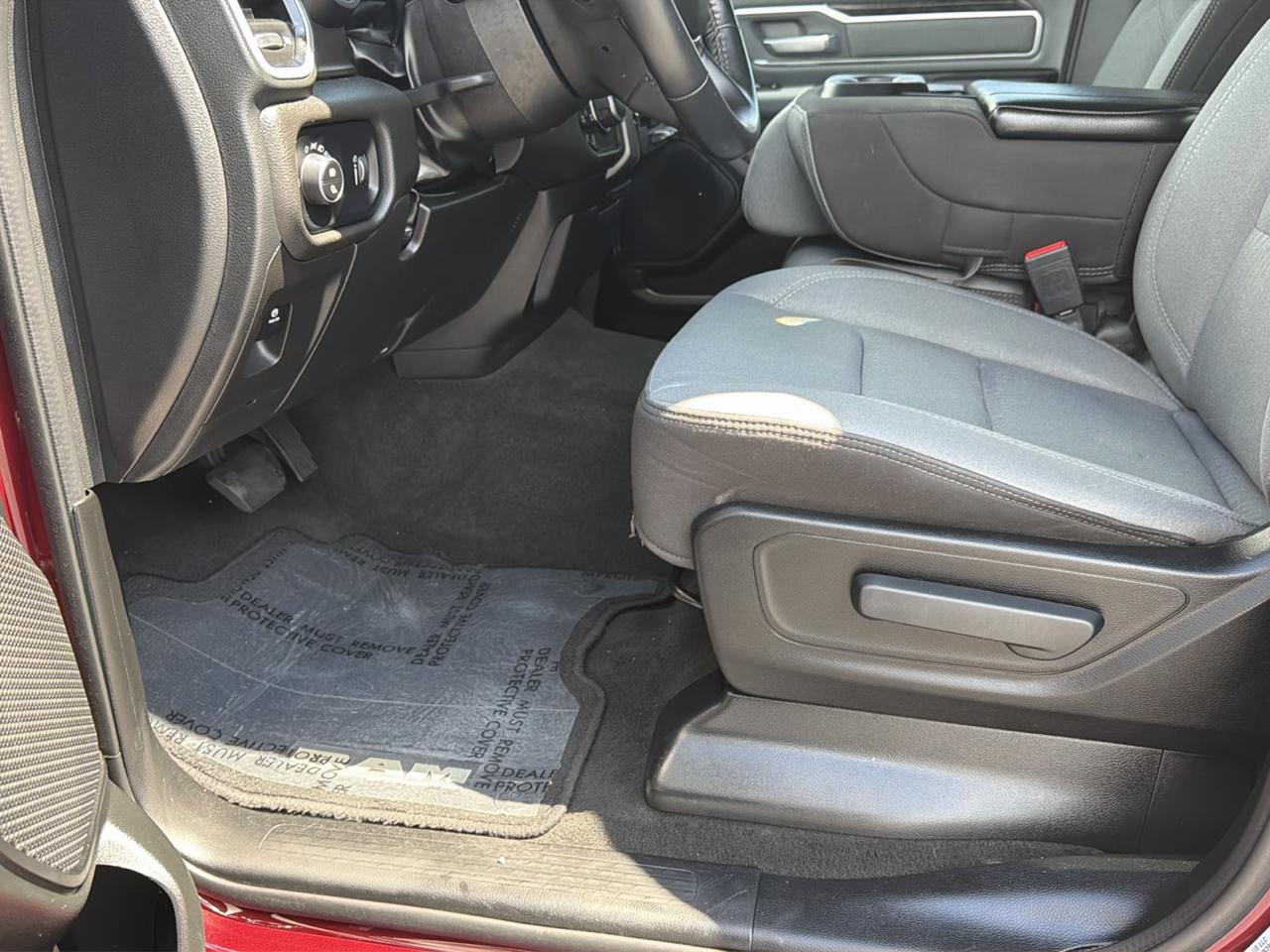 RAM 1500 Big Horn 4x4 Crew Cab 5'7" Box 2022